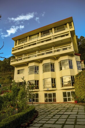 Exterior - Misty Meadows Resort (SOLAN)
