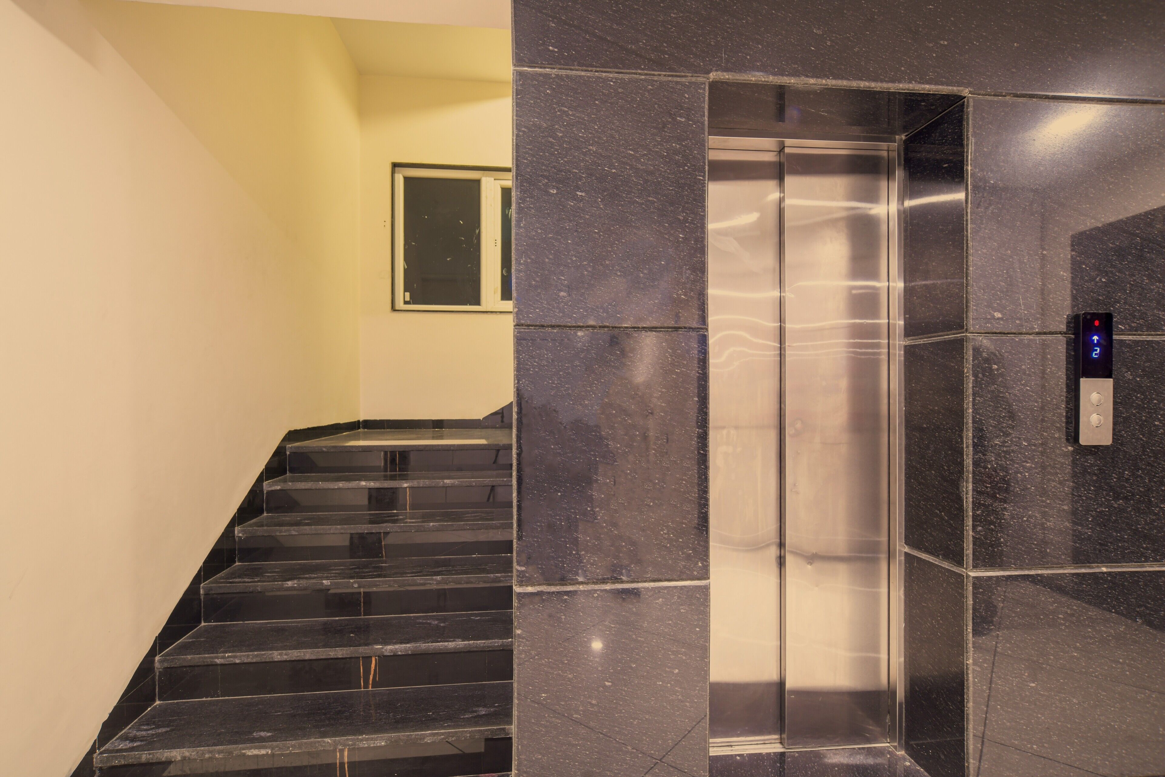 Deluxe Double Room, 1 King Bed, City View | Interior