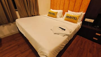 Deluxe Double Room, 1 King Bed, City View | Desk, laptop workspace, blackout curtains, iron/ironing board