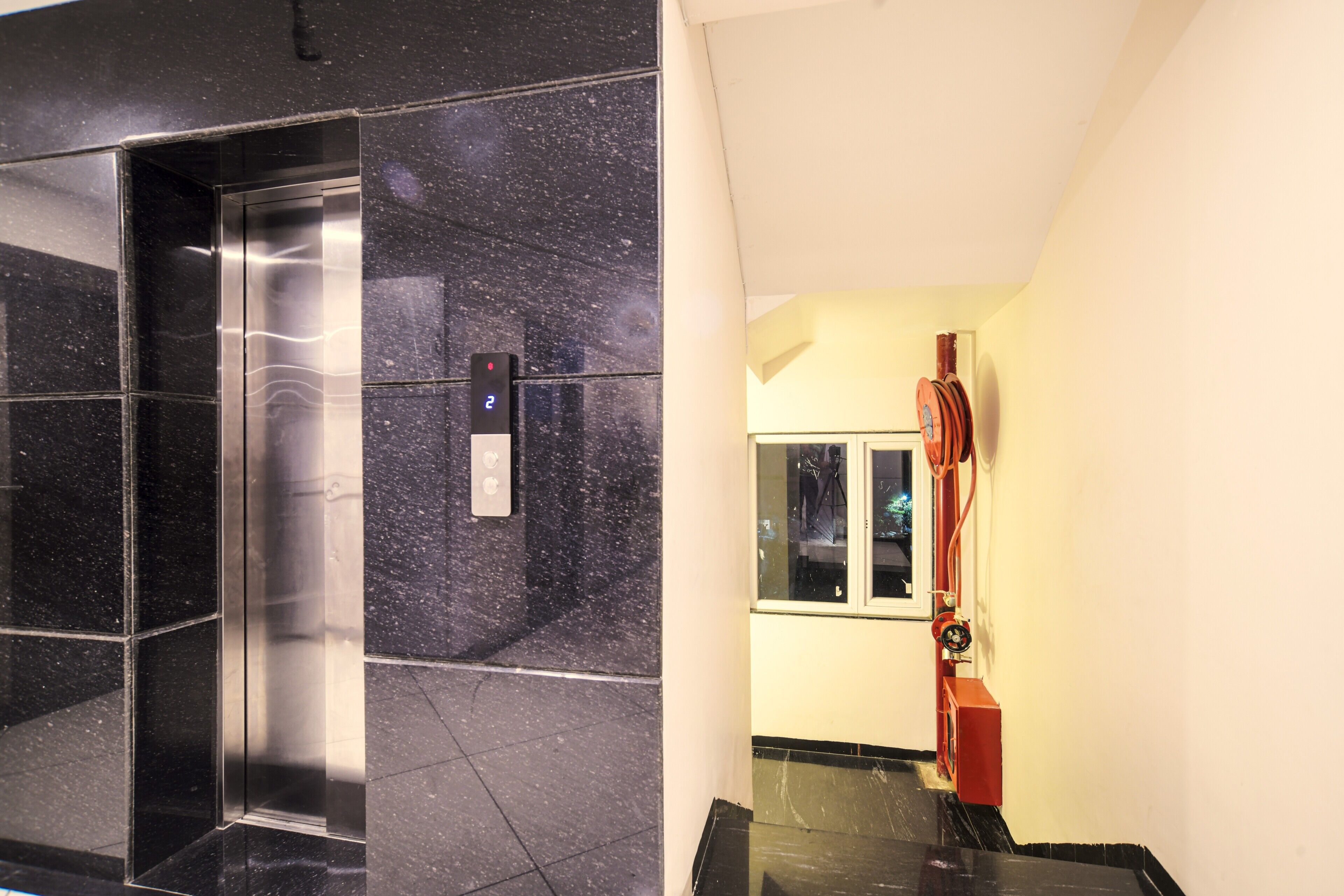 Deluxe Double Room, 1 King Bed, City View | Interior