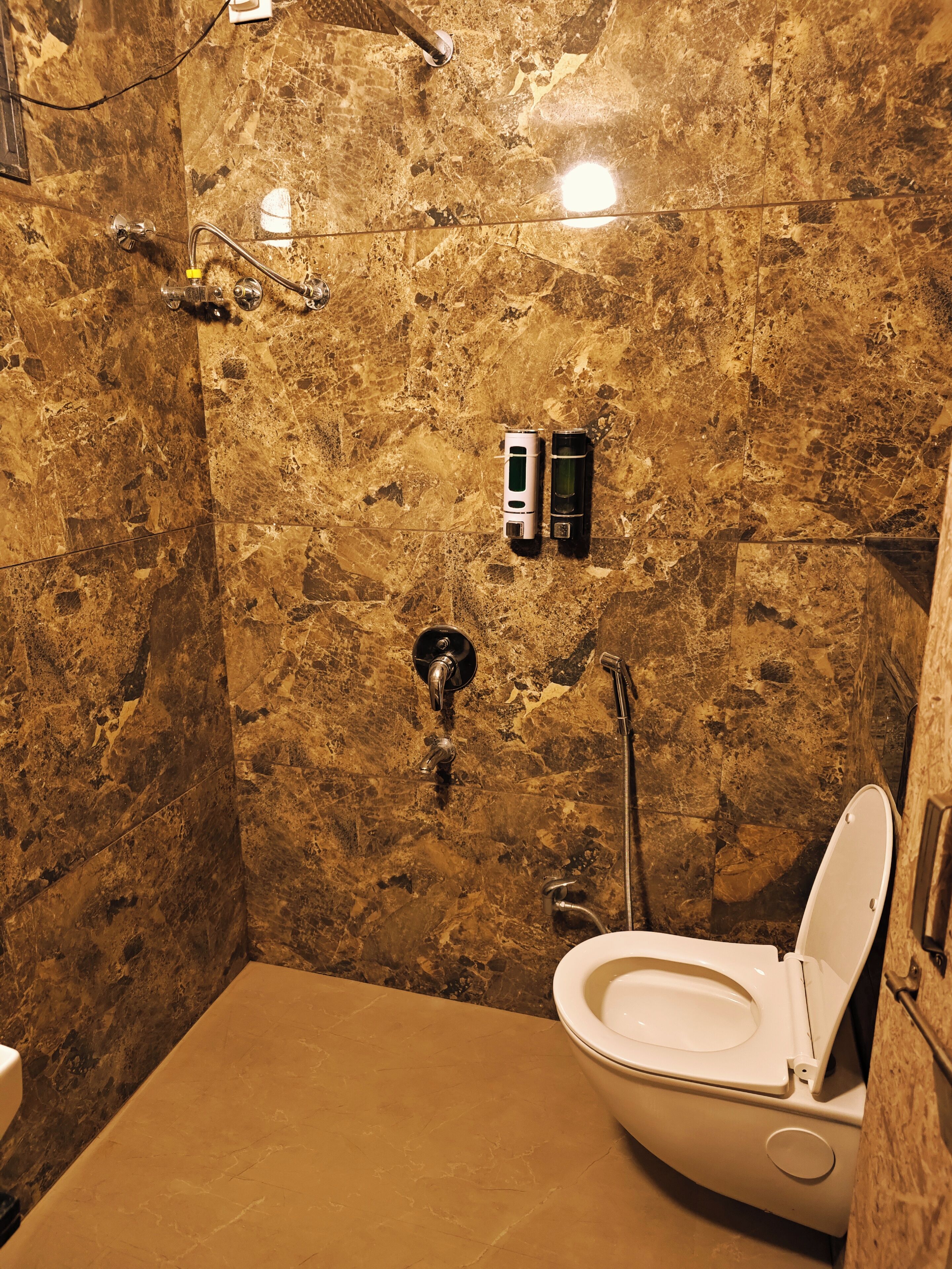 Deluxe Double Room, 1 King Bed, City View | Bathroom | Shower, hair dryer, towels, soap