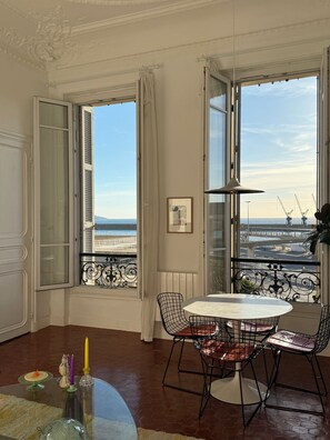 Dining - Exceptional sea view | Renovated old charm | Hyper center Joliette (Marseille)
