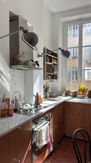 Fridge, oven, stovetop, dishwasher - Exceptional sea view | Renovated old charm | Hyper center Joliette (Marseille)