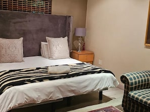Habitación doble de lujo | Sábanas de algodón egipcio, ropa de cama de alta calidad y edredón 