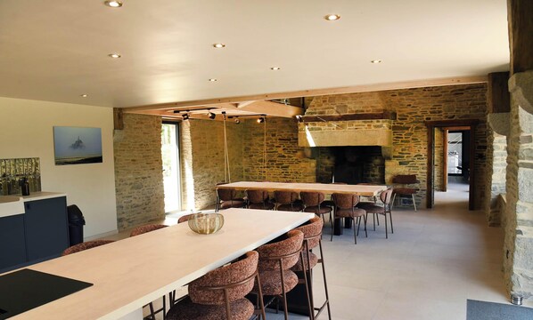 Dining - Gîte Terre - Indoor swimming pool (Genêts)