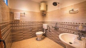 Bathroom - Pema’s Cottage – Superior Double Room, Chicham Bridge Views (Spiti) (Lahaul and Spiti)