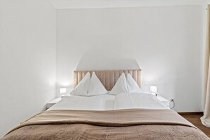 1 habitación, escritorio, tabla de planchar con plancha y wifi 
