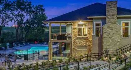 Wooded Views | King Bed | No Stairs