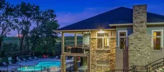 Wooded Views | King Bed | No Stairs