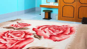 Hypo-allergenic bedding, desk, soundproofing, free WiFi