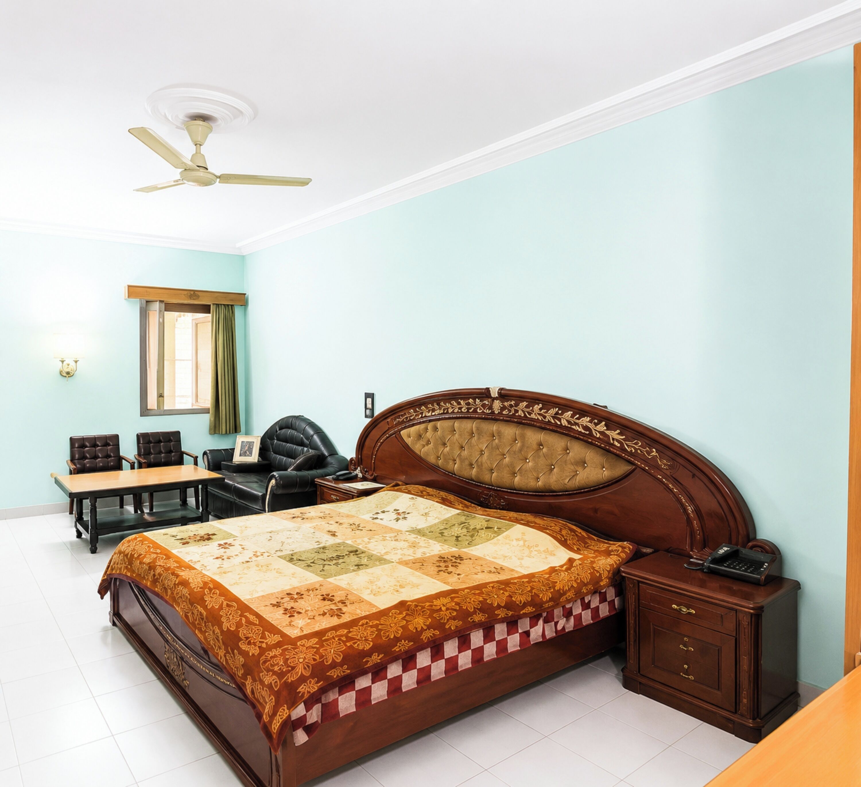 Hypo-allergenic bedding, desk, soundproofing, free WiFi