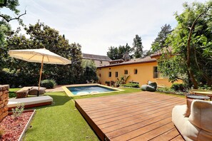 A heated pool - Pierres – A charming home where stone, light, and the good life come togeth (Saint-Cyr-au-Mont-d'Or)