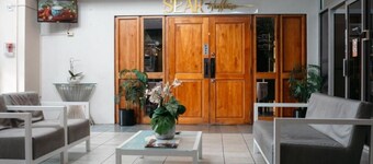 Reste En Jaunte No. 1:  Beautiful Hotel Room for Solo Travelers