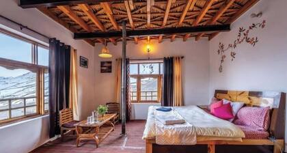 Pema’s Cottage – Superior King Room, Chicham Bridge Views (Spiti Valley)