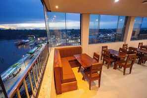 Khu ẩm thực ngoài trời