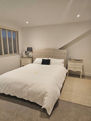 5 habitaciones, tabla de planchar con plancha y wifi gratis 