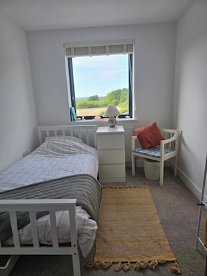 5 habitaciones, tabla de planchar con plancha y wifi gratis 
