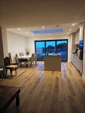 Dining - House Sleeps 7 With Garden and Parking (Ramsgate)