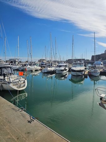 Marina. House Sleeps 7 With Garden and Parking