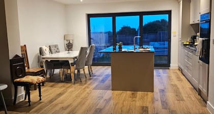 5 Bed -sleeps 7 -new Build -detached Property