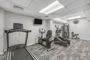 Fitness facility - Pool View 1st Floor Room | King Bed | Kitchen | Dog Friendly (Myrtle Beach)