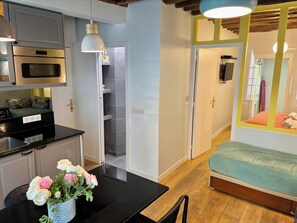 Internet, bed sheets - Vrbo Property (Paris)