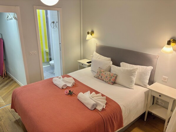 Internet, bed sheets - Vrbo Property (Paris)