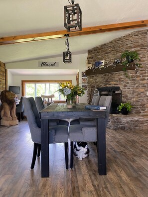 Dining - Perfect 4-bedroom house in welcoming Russell with a breathtaking view (Russell)
