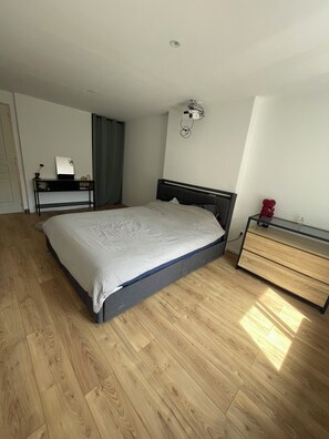 WiFi, bed sheets - Spacious, newly renovated townhouse (Toul)