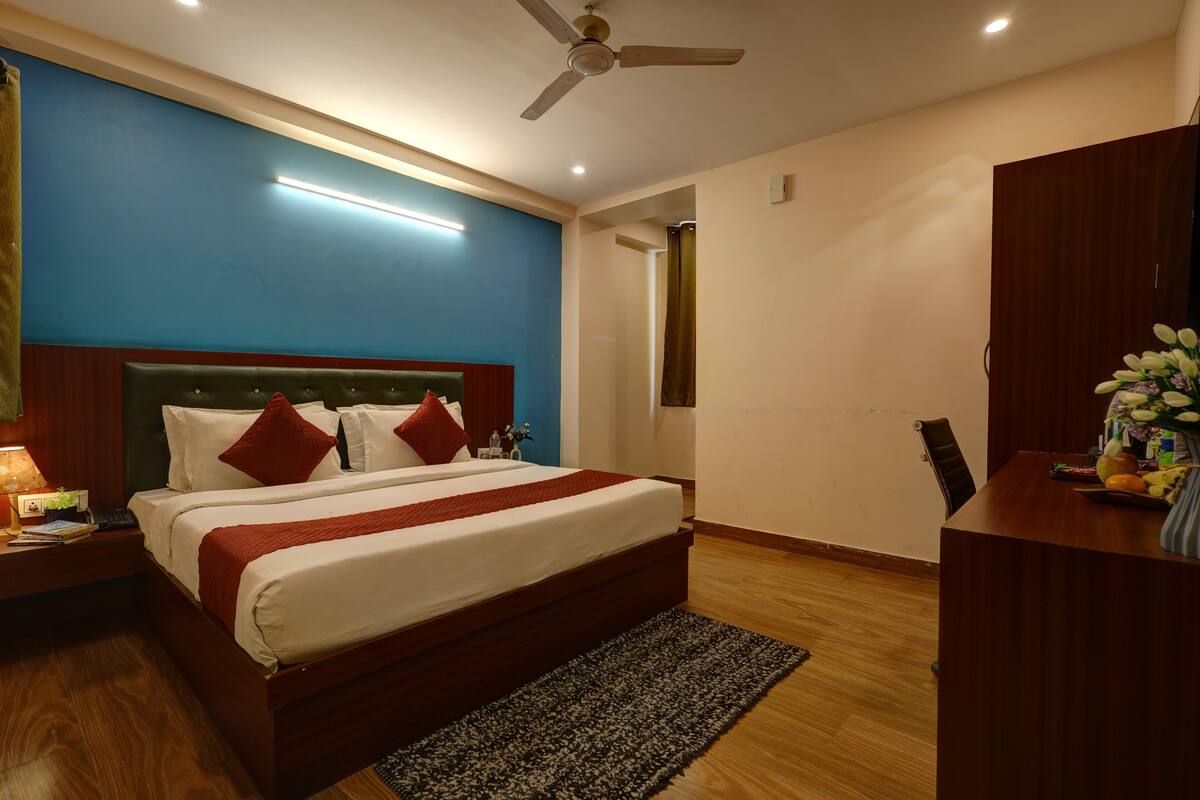 Deluxe Room | Egyptian cotton sheets, premium bedding, down comforters