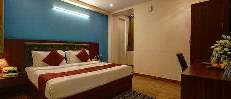 Deluxe Room | Egyptian cotton sheets, premium bedding, down comforters