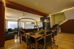 Lobby sitting area - Elite Stay Near Yashobhoomi Dwarka (New Delhi)