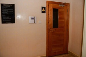 Interior - Clean, cozy and welcoming space for all my guests. (Nairobi)