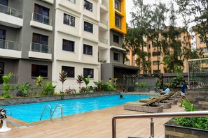 Pool - Clean, cozy and welcoming space for all my guests. (Nairobi)