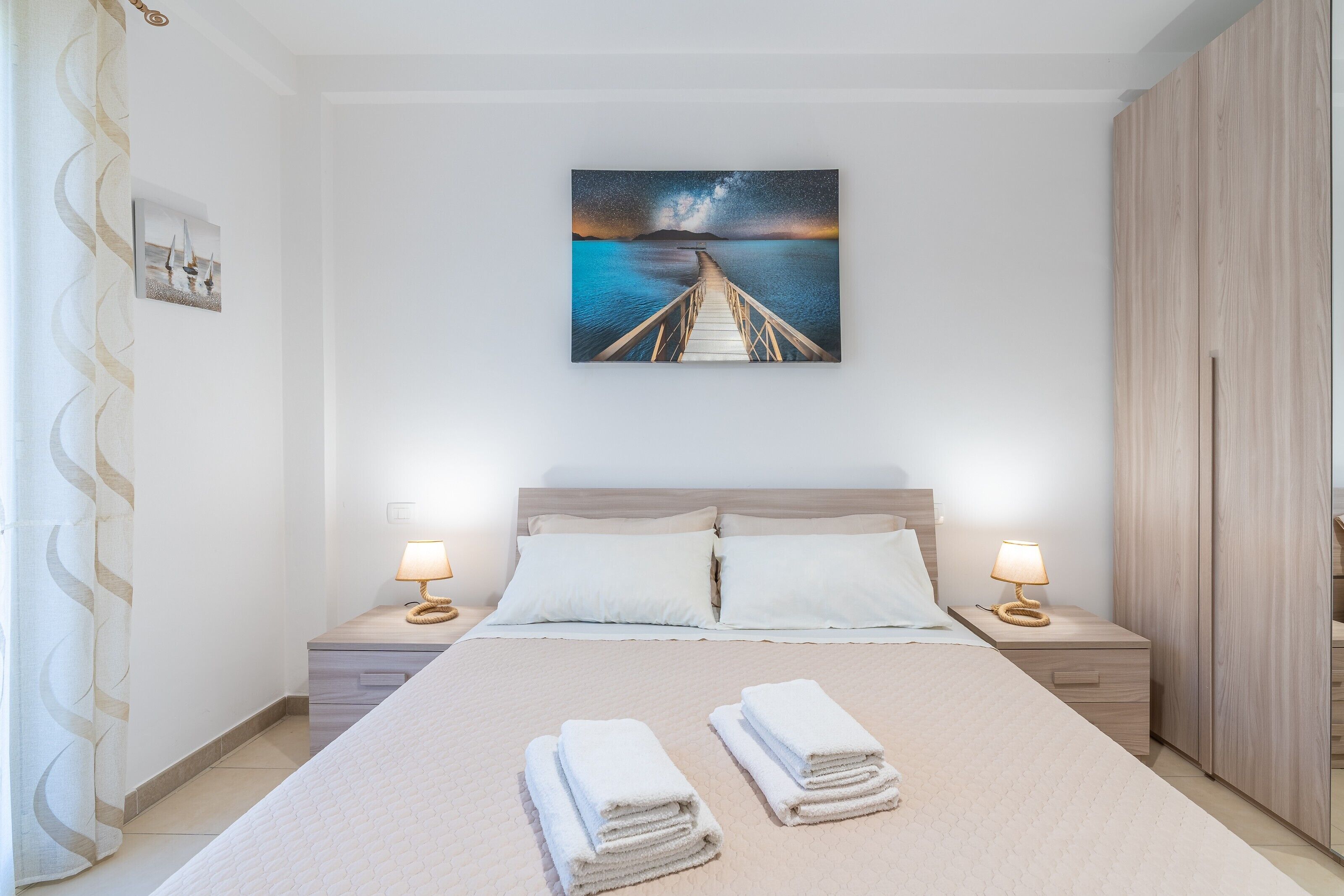 2 bedrooms, iron/ironing board, WiFi