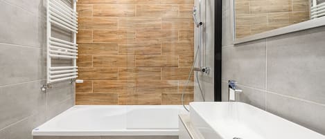 Family Apartment, Balcony, Courtyard View | Bathroom