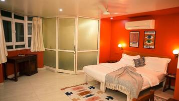 1 habitación, tabla de planchar con plancha, internet y ropa de cama