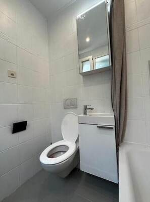 Hair dryer, soap - Vrbo Property (Basel)