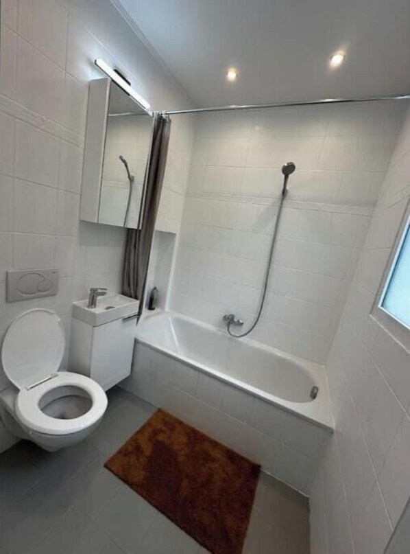 Hair dryer, soap - Vrbo Property (Basel)