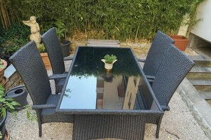 Outdoor dining - Vrbo Property (Basel)