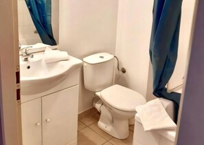 Bathroom - Slopeside Studio with Kitchenette | Access Sauna & Gym | Stroll to Village Shops (Guillaumes)
