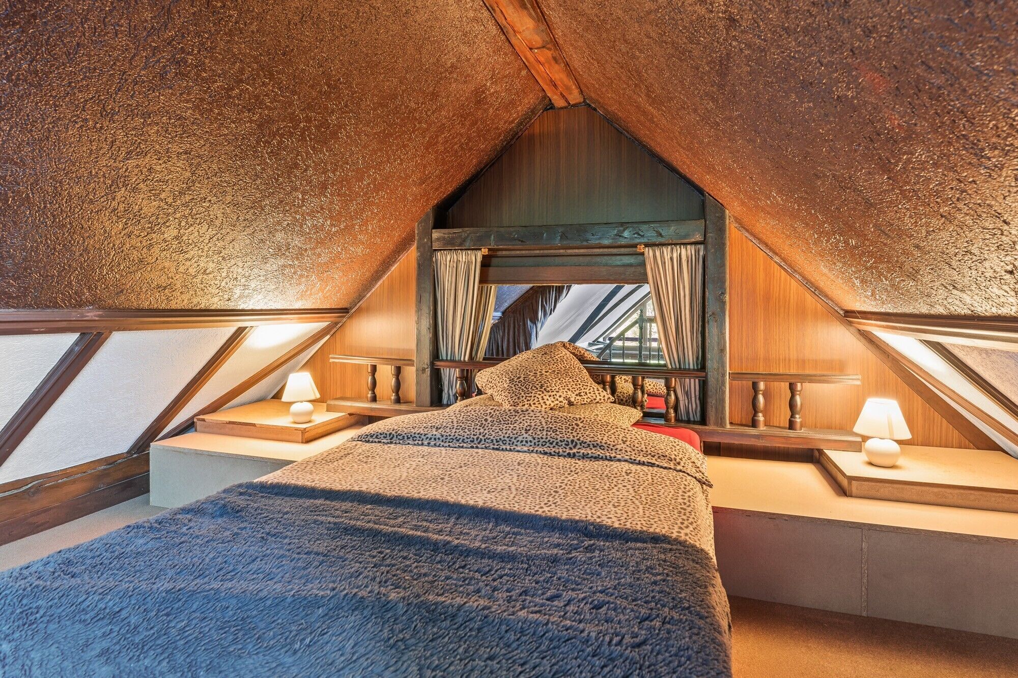 WiFi, bed sheets