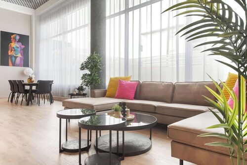 Loft 21 - Stylish Five Bedroom Apartment