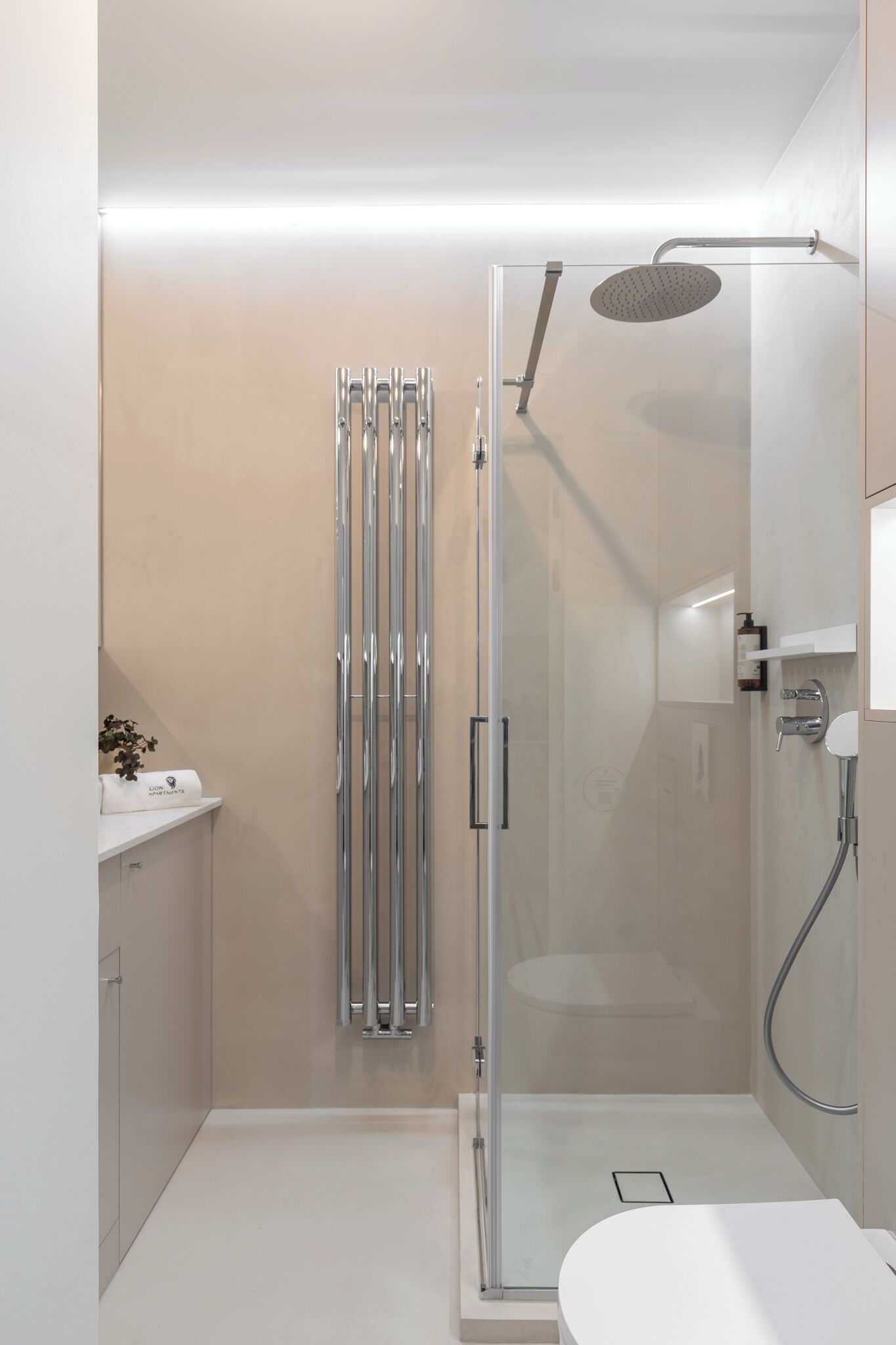 Appartamento Comfort, balcone | Bagno | Doccia, asciugacapelli, asciugamani, sapone
