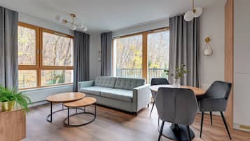 Appartamento Comfort, balcone | Biancheria da letto di alta qualità, con arredamento individuale