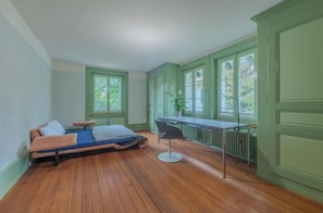 2 bedrooms, iron/ironing board, WiFi, bed sheets - Stylish bijou near the center of Bern with garden (Bern)