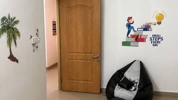 Apartment, 2 Bedrooms, Accessible, Smoking | Interior