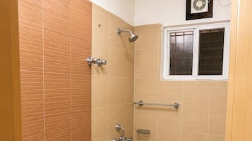 Apartment, 2 Bedrooms, Accessible, Smoking | Bathroom