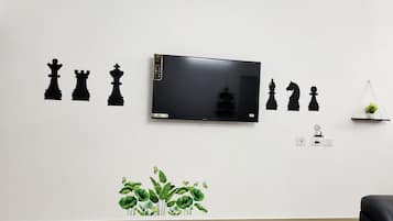 Apartment, 2 Bedrooms, Accessible, Smoking | Living room