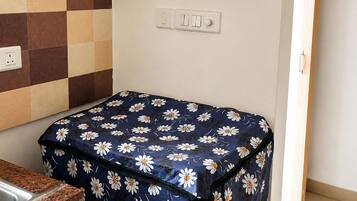 Apartment, 2 Bedrooms, Accessible, Smoking | 2 bedrooms
